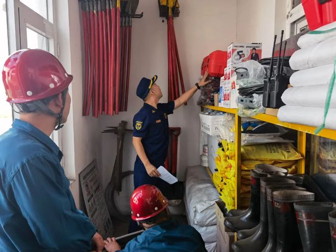 保平安 守底線︱沁源消防救援大隊深入轄區企業開展消防安全培訓 電氣設備及器材